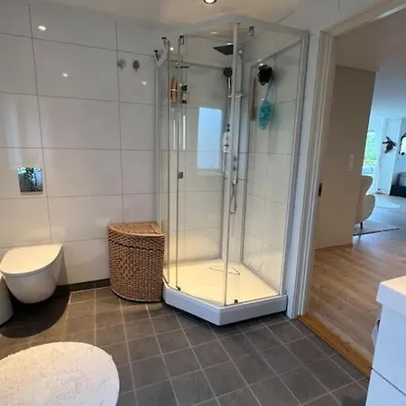 Enebolig Pa En Flate Mellom Og Sogne * Kristiansand