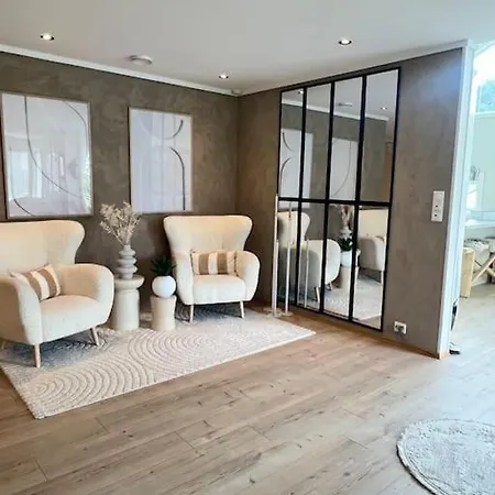 Enebolig Pa En Flate Mellom Og Sogne Holiday home