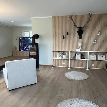Enebolig Pa En Flate Mellom Og Sogne Kristiansand