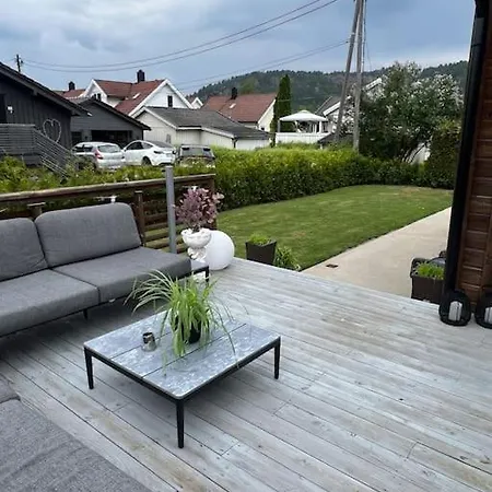 Enebolig Pa En Flate Mellom Og Sogne Holiday home *